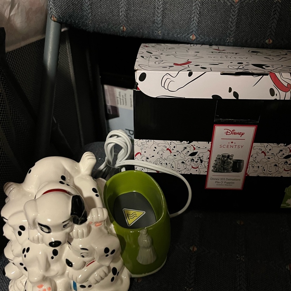 Scentsy Wax Warmer 101 Dalmatians Warmer Pile O’Puppies